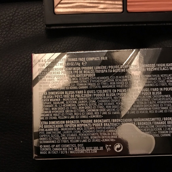 Mac Shiny Pretty Things Face Compact - Picture 2 of 3